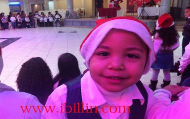 الطفل رازي عايد نجمي يغني لعيد الميلاد المجيد 
